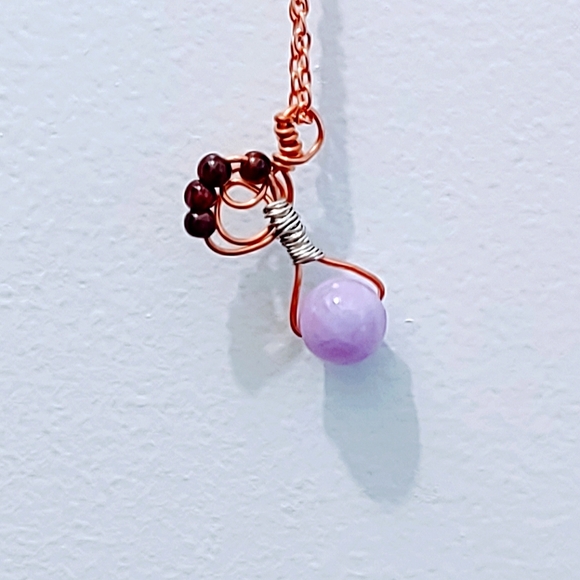 LAVENDER PURPLE CHALCEDONY & GARNET BEADS WIRE WRAPPED COPPER PENDANT AND CHAIN - Picture 4 of 8